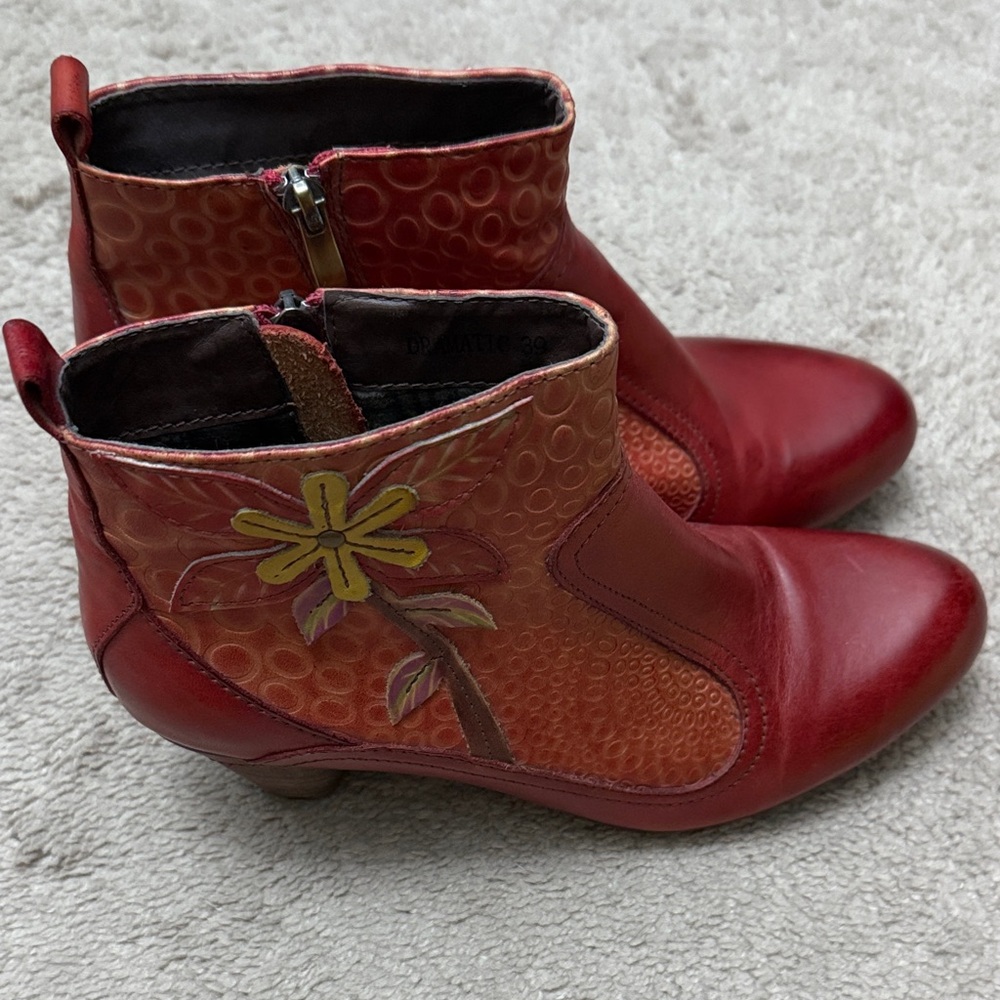 The L'Artiste Dramatic by Spring Step Heeled Ankle Boots Size 39 (8.5 US size)